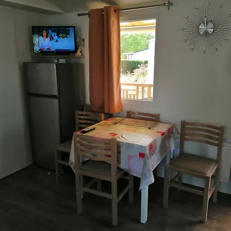 A Avec Piscine Partagee Conviviale Condrieu